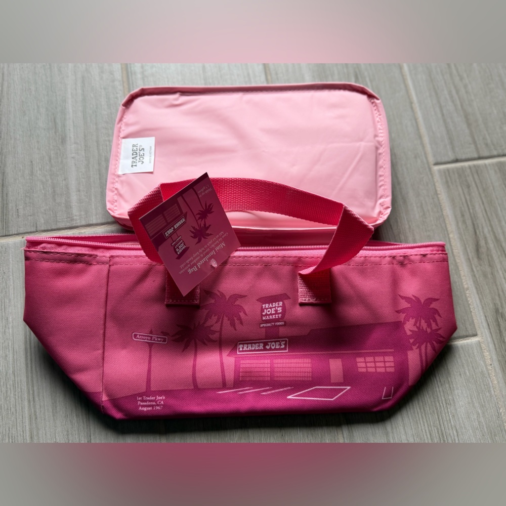 Limited Edition Trader Joe’s Pink Insulated Mini Cooler Bags NWT